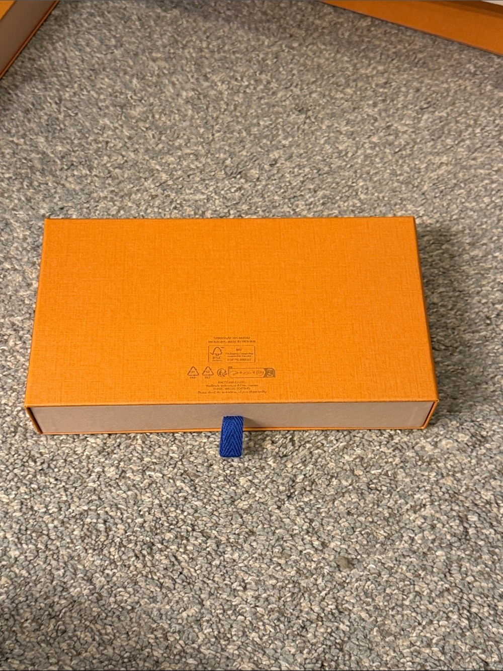Authentic Louis Vuitton Gift box - Picture 3 of 3